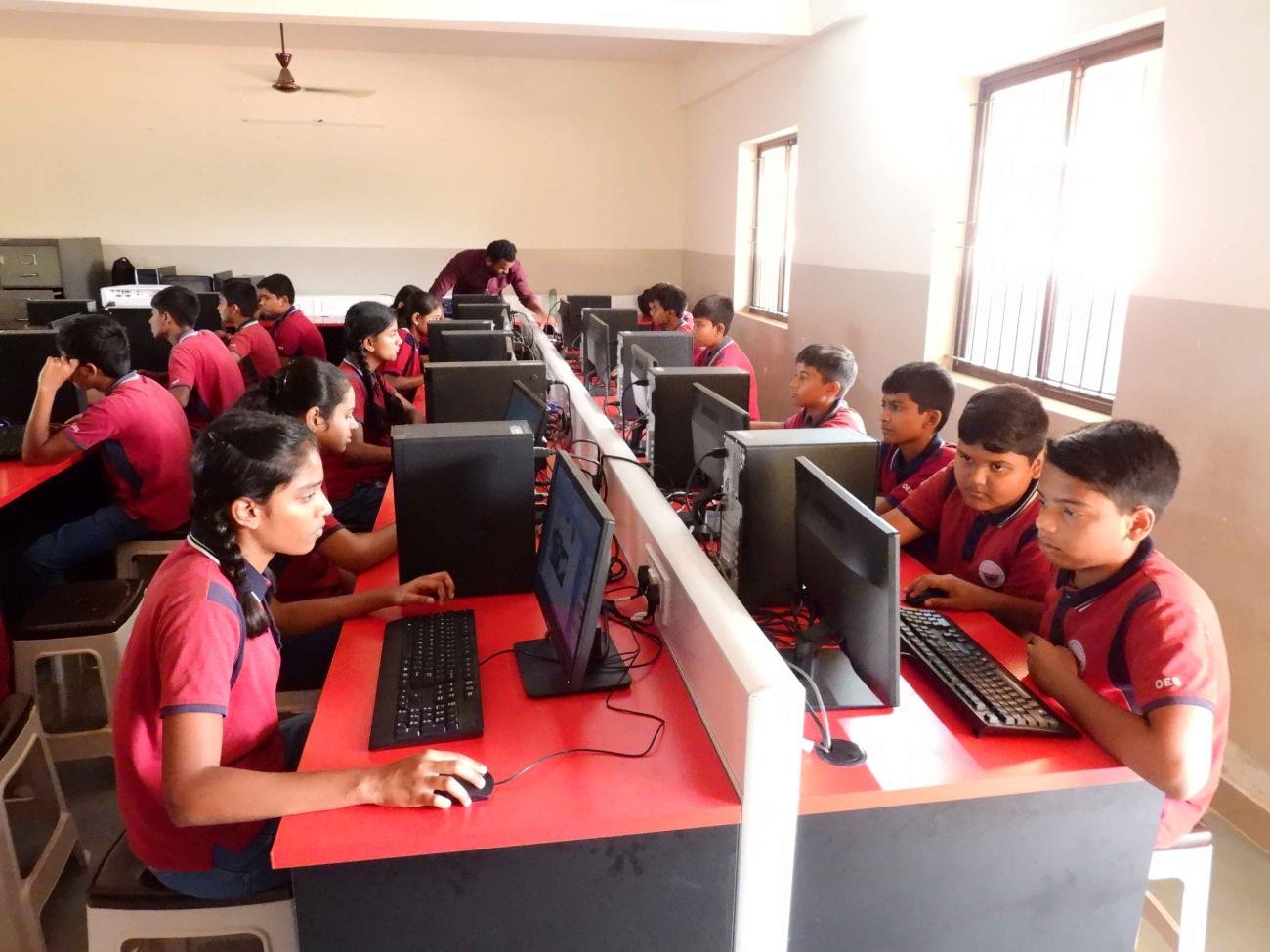 Schools with big playgrounds, Schools with extra curriculum activities, Sports School