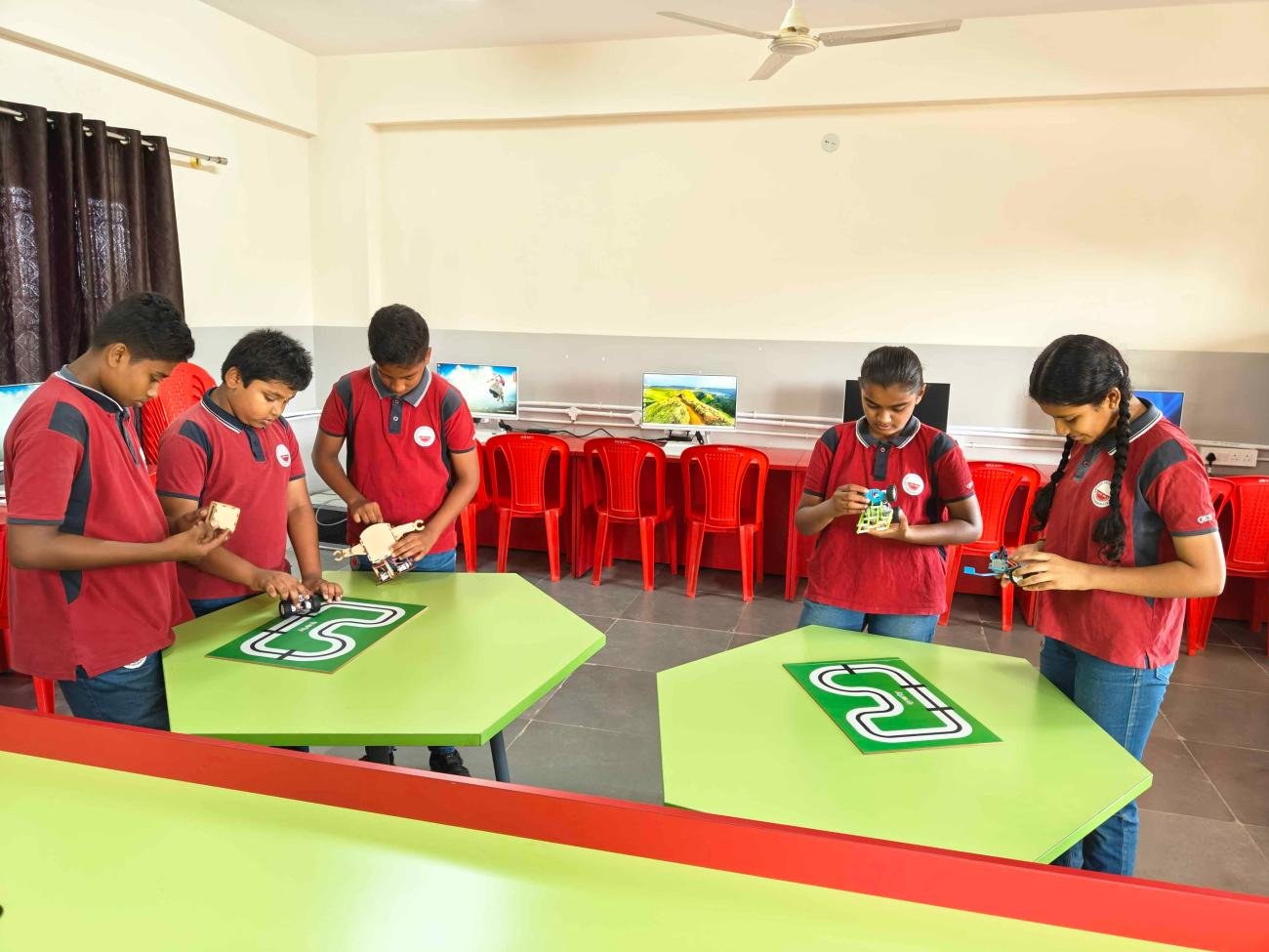 Schools with big playgrounds, Schools with extra curriculum activities, Sports School